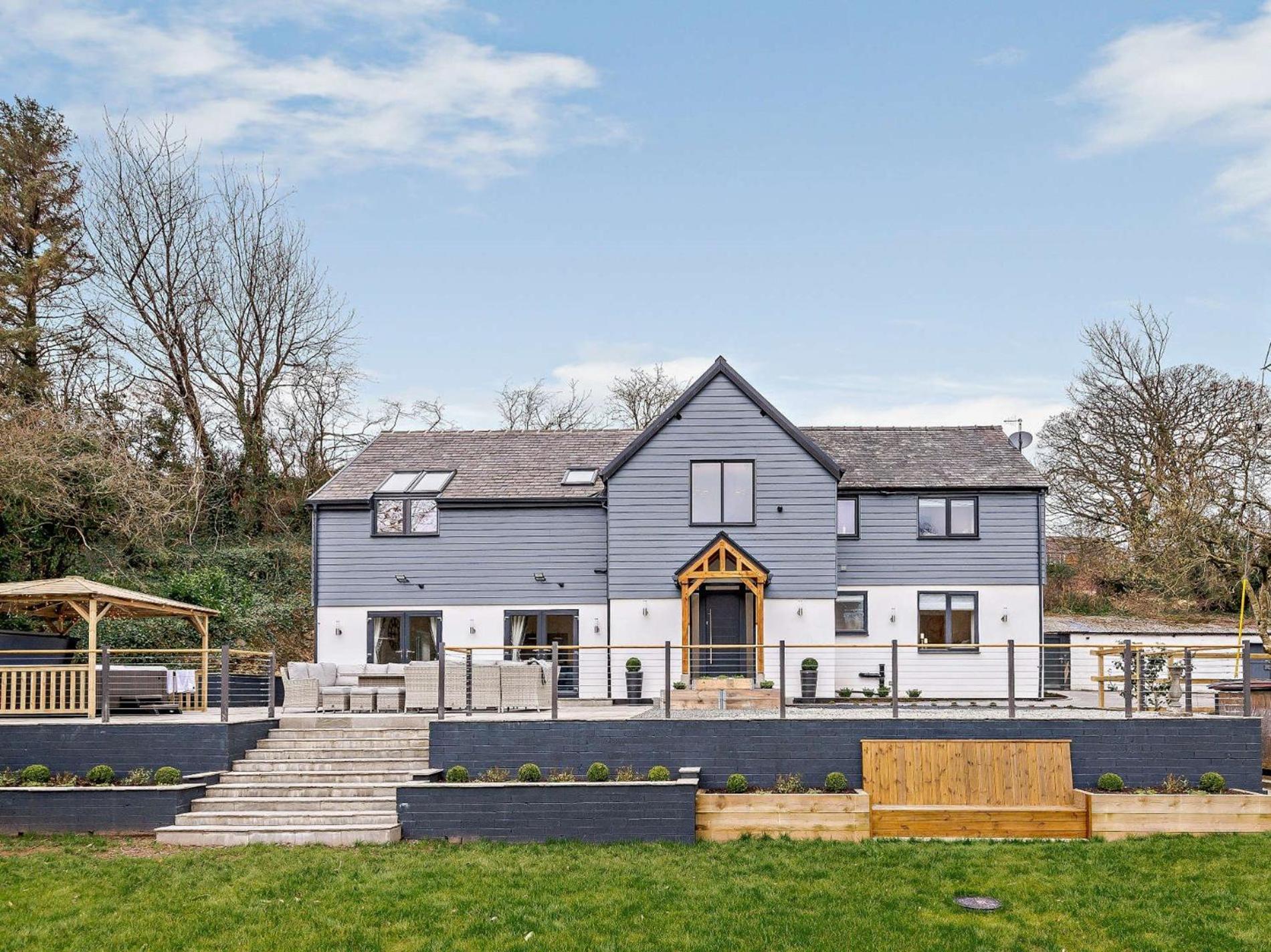 5 Bed In 80729
